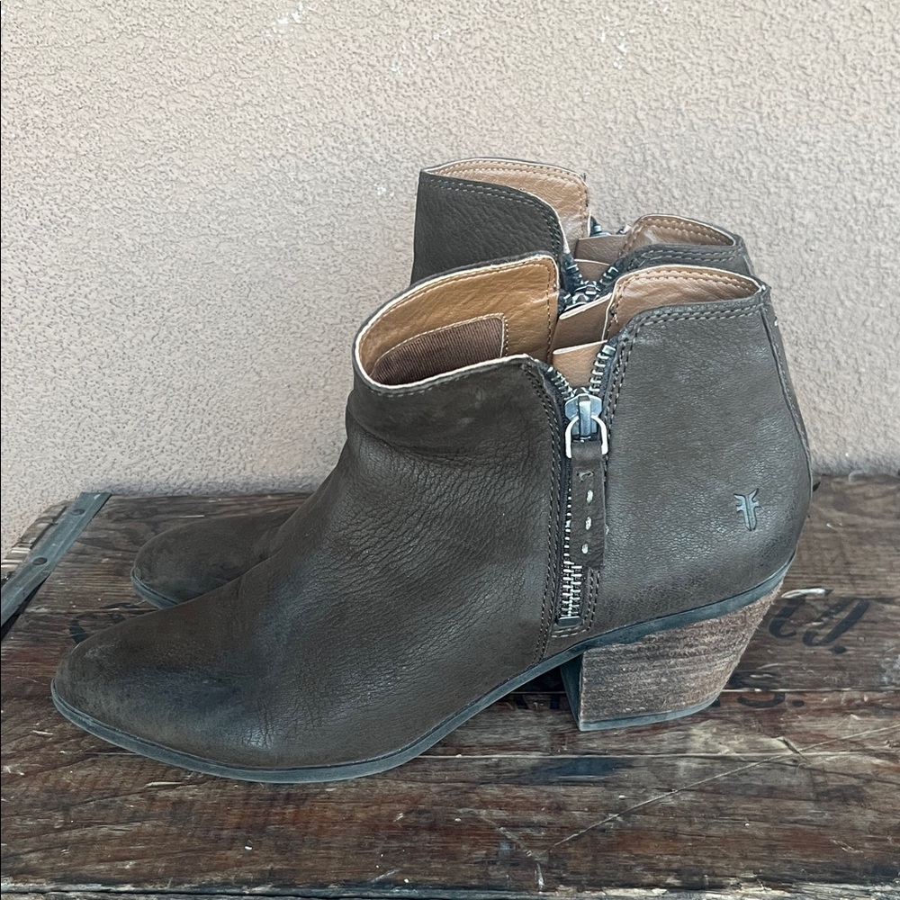 Frye Judith ankle western boots